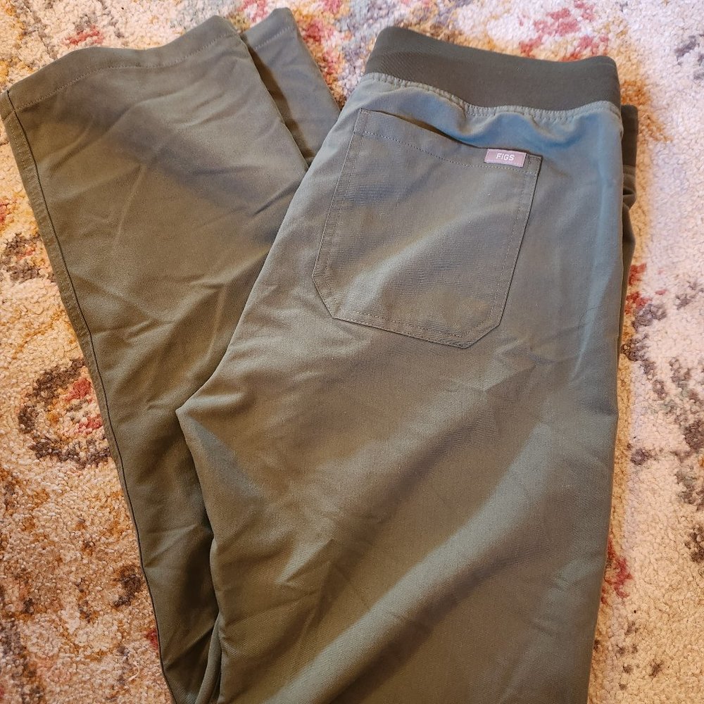 FIGS | Moss Green Kade Scrubs | Size M | NWOT